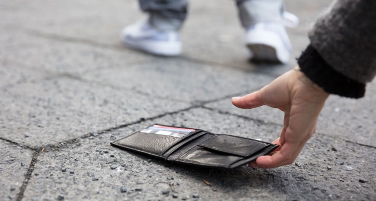 Honest Street Cleaner Returns Lost Wallet Containing Cash to Owner