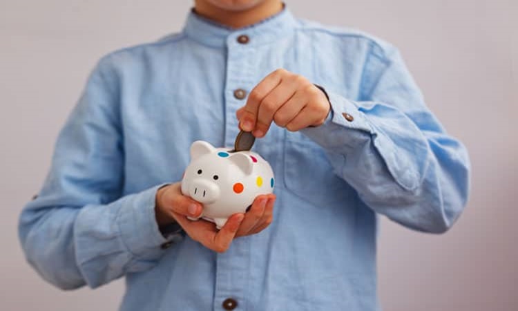 Kid-save-money