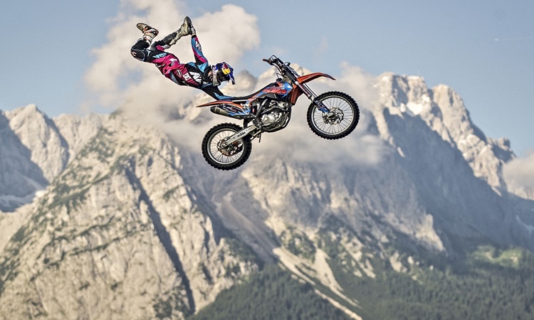 Motocross racing Champ