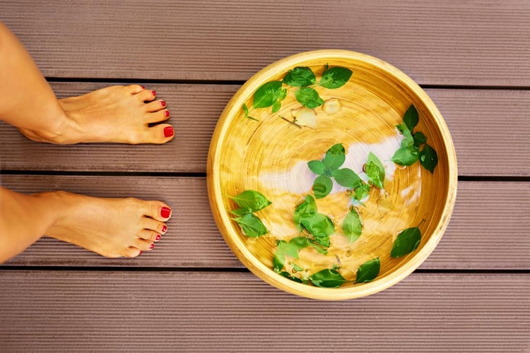 DETOX 5 Effective Ways To Detoxify Your Body Through Your Feet