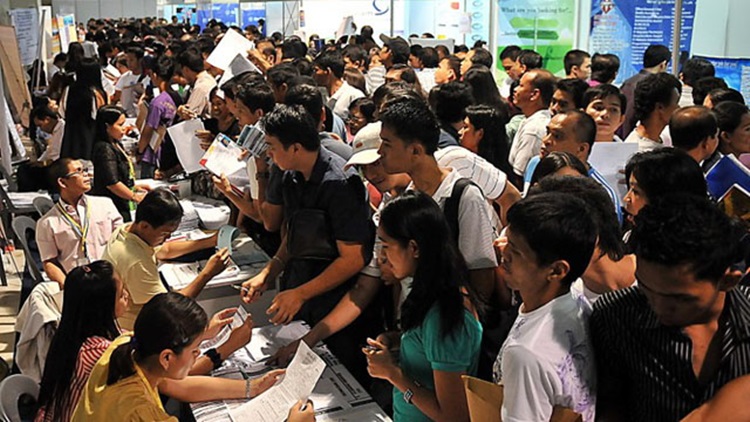 Here are some effective and useful tips that you may use when applying for jobs and how to get hired fast during job hunting.