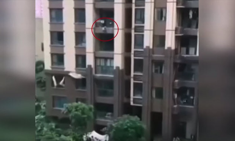 3-Year-Old Boy Survives Six Storey Fall From Apartment Balcony (Video)