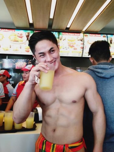 Male Customers Wearing “Bahag” Inside Fast-Food Chain Goes Viral