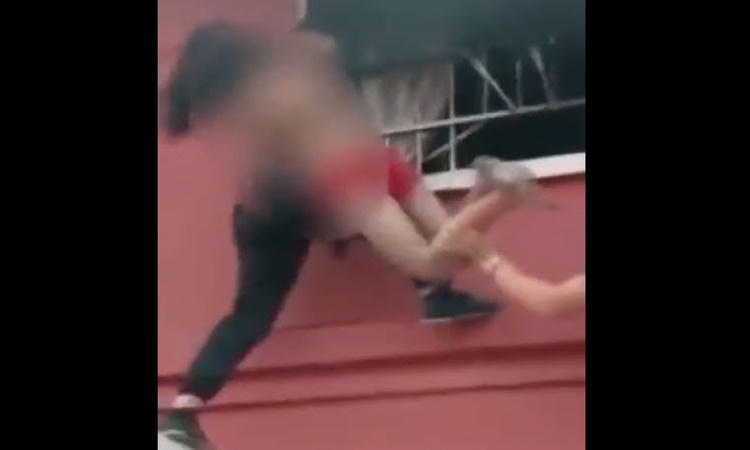Brave-Man-save-girl-from-fire