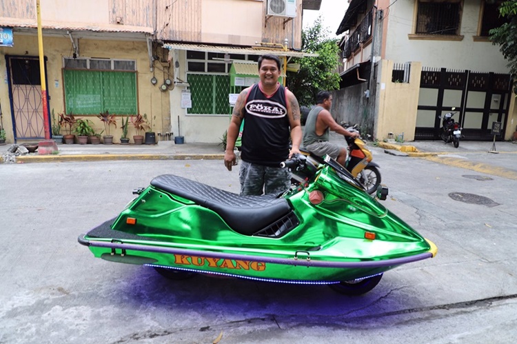 Witty Motorist Converts His Motorcycle Into Jet Ski-Siklo