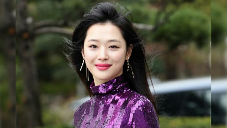 Sulli died at 25