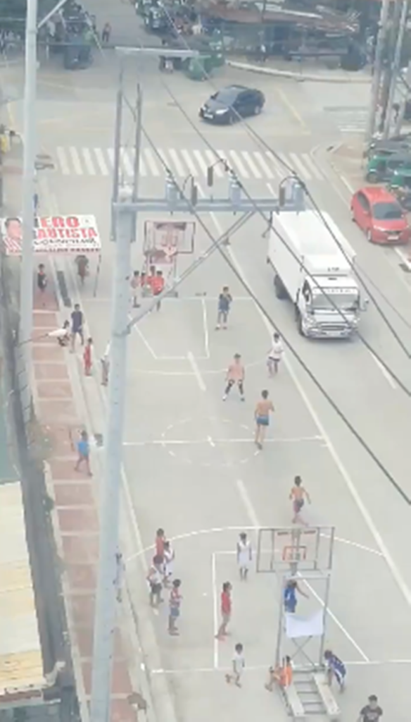 Makeshift Basketball Court Occupies Two Lanes in Quezon City