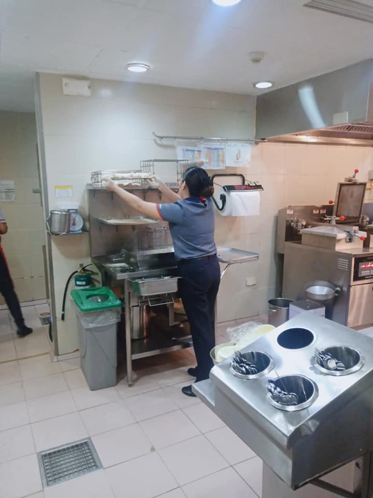 Fast-Food Manager