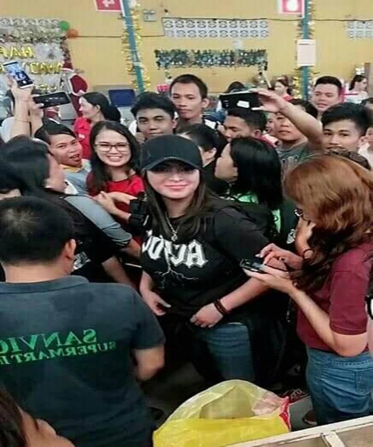 Angel-Locsin-in-Samar-1