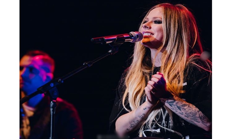 Avril Lavigne Returns To Manila For May 2020 Concert