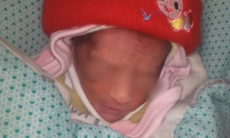 Paramedic-Pakistan-stole-baby-1