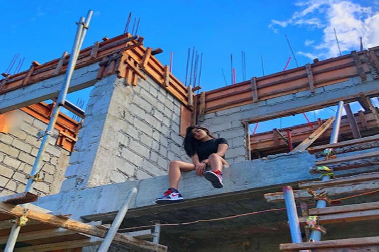 Andrea-Brillantes-family-home-2