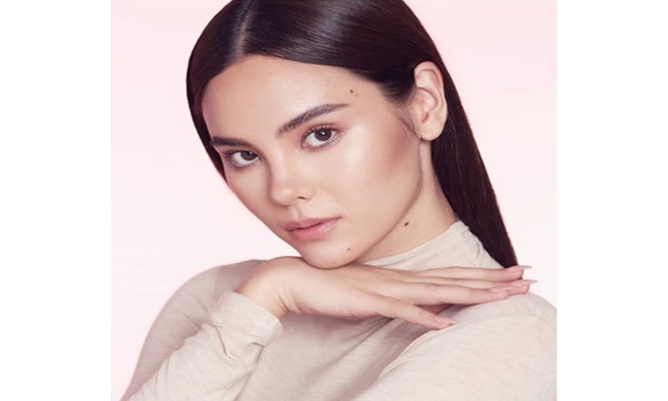 Catriona-Gray-2