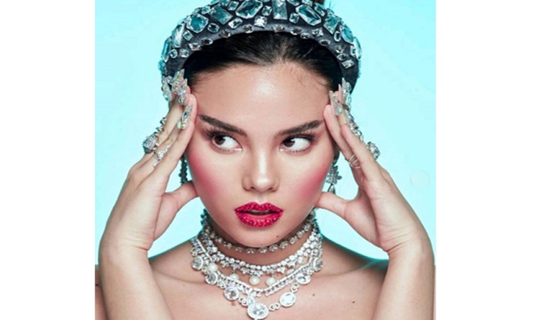 Catriona-Gray-4