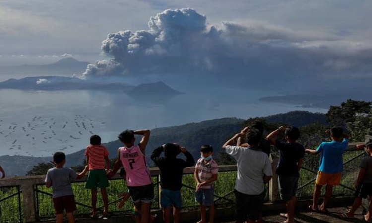 Taal-Volcano-eruption-4