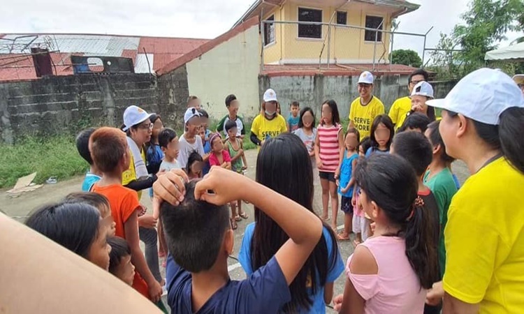 Volunteers-Taal-volcano-3