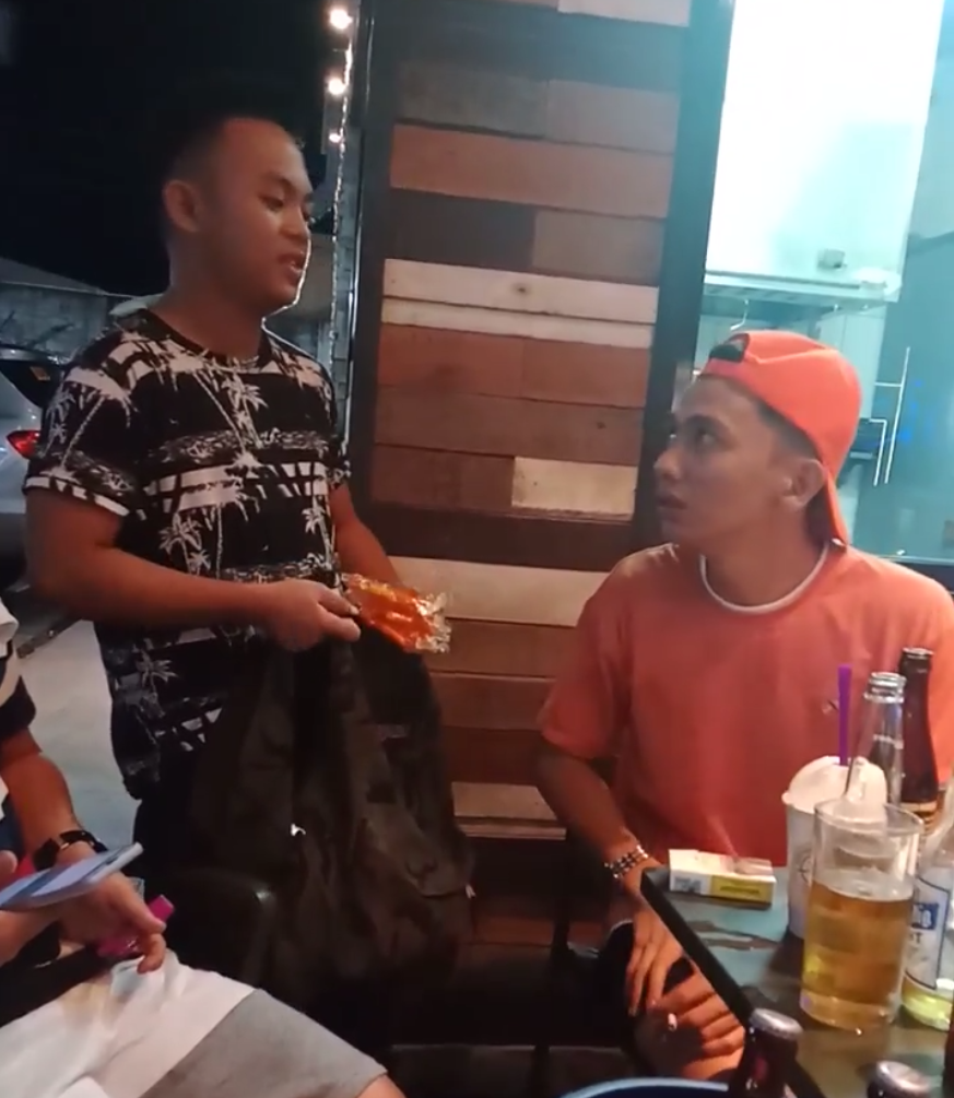 Student Selling Pastillas