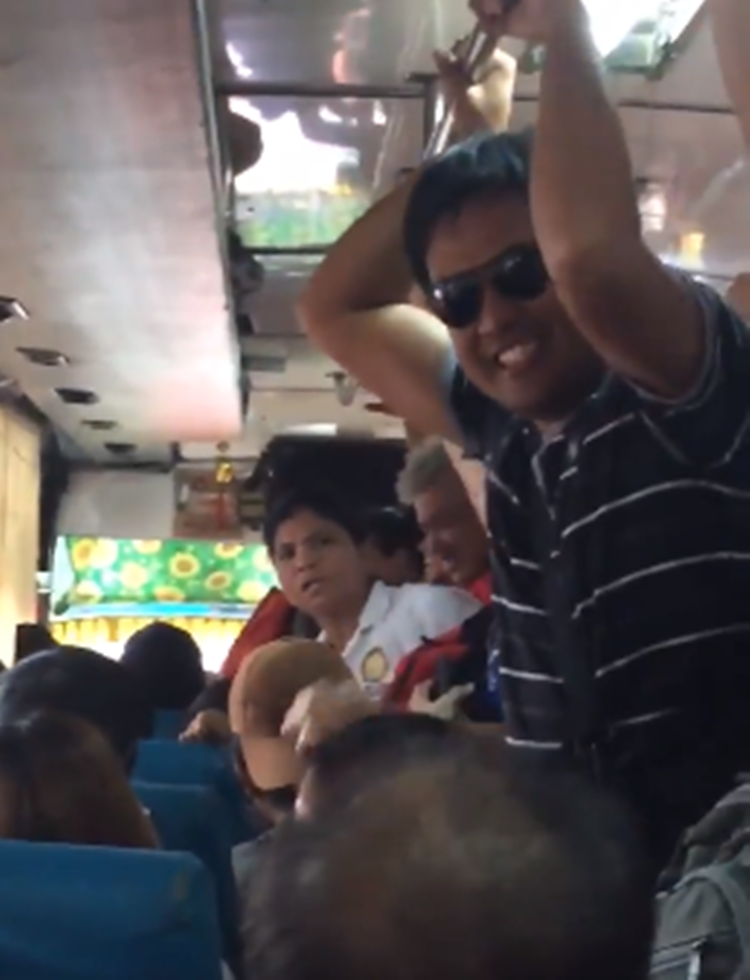 Lady Bus Conductor Makes Jokes to Passengers: 