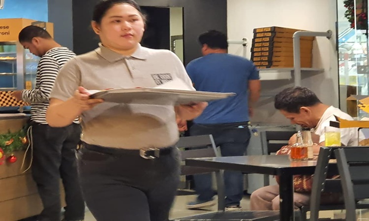 waitress-yellow-cab-5
