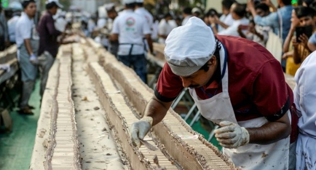 world-s-longest-cake-indian-bakers-unite-to-create-longest-cake