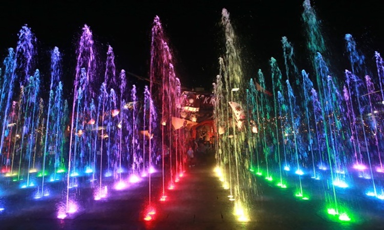 Manila Launches P40M Musical Dancing Fountain At Bonifacio Shrine