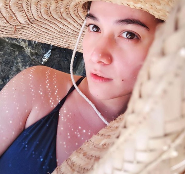 Bea Alonzo flaunts beach photo; Angel Locsin, Angelica ...