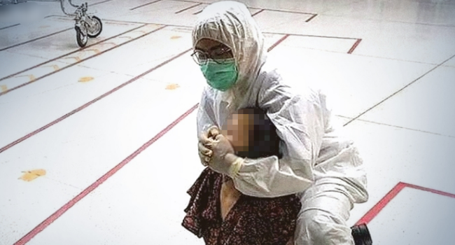 Chinese Woman Repeatedly Spitting Inside Bus Arrested