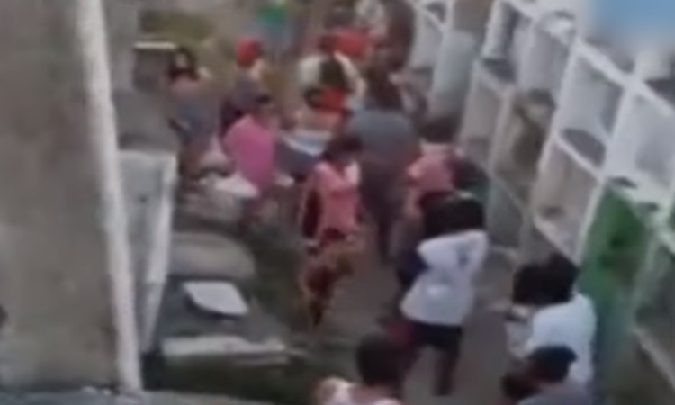 Calamba-residents-physical-distancing