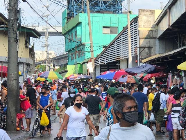 People Swarm to Balintawak Market