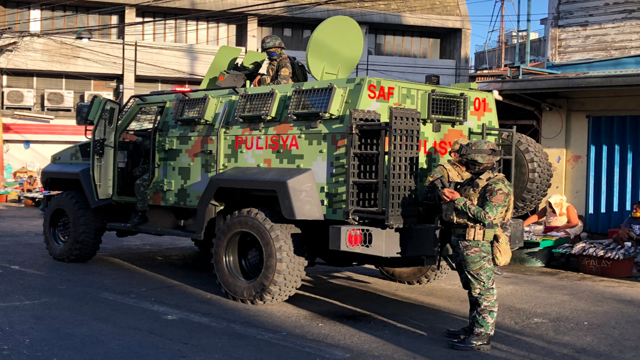 SAF Members Deployed at Blumentritt Market to Enforce Social Distancing