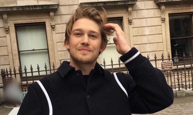 Taylor Swift: Joe Alwyn Confirms He's Quarantined W/ Singer