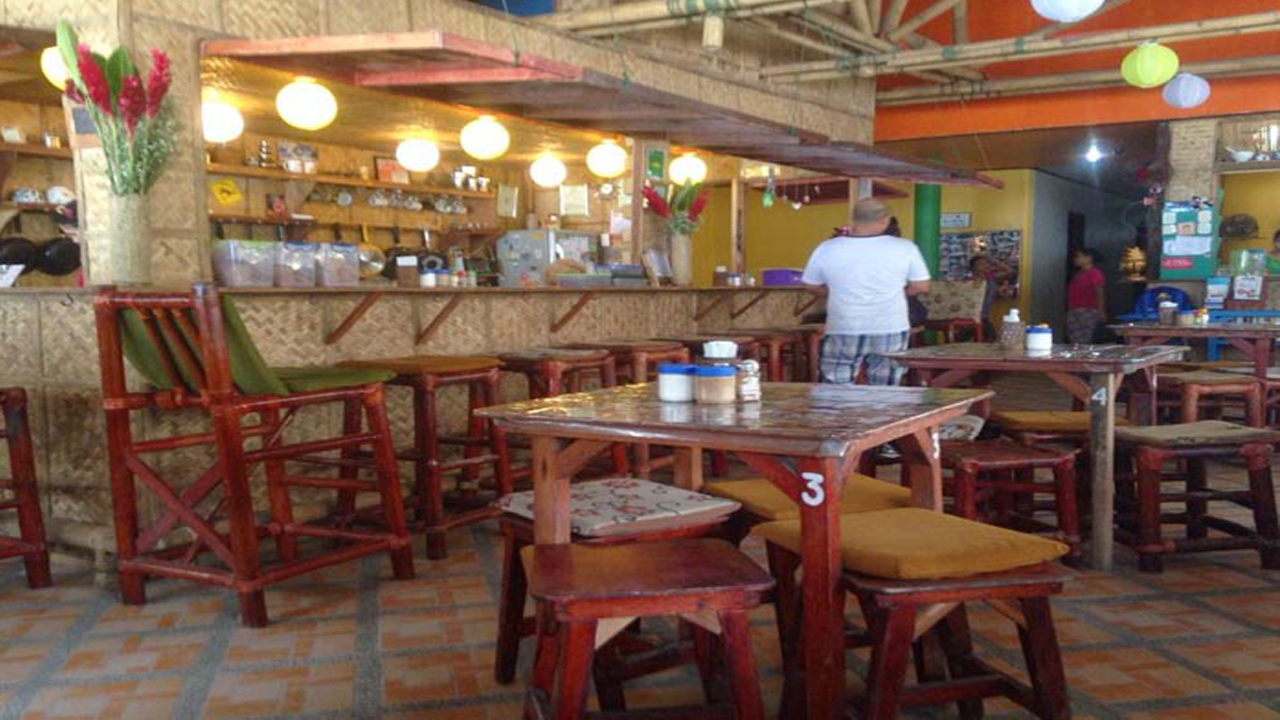 Boracay Now Allow Tourists for Dine-in, But Must Bring Personal Utensils