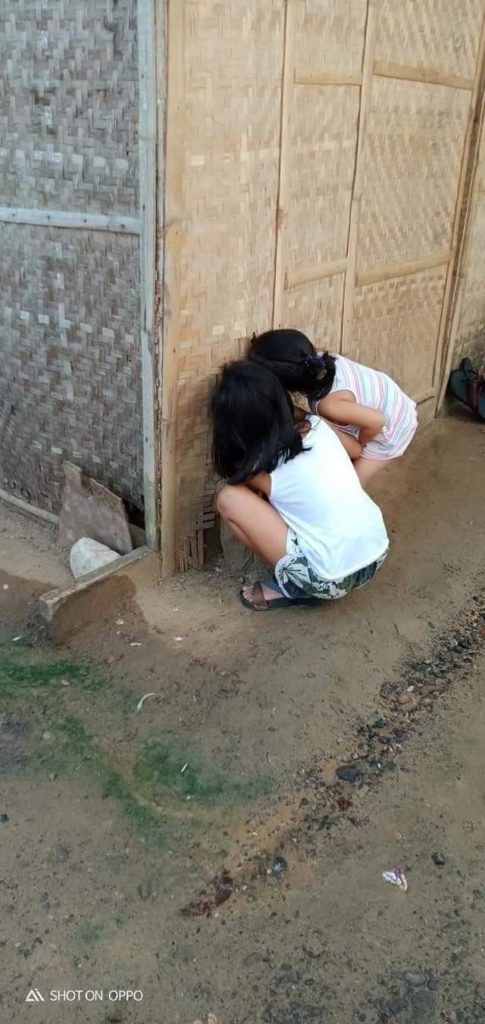 2 Kids Use Holes