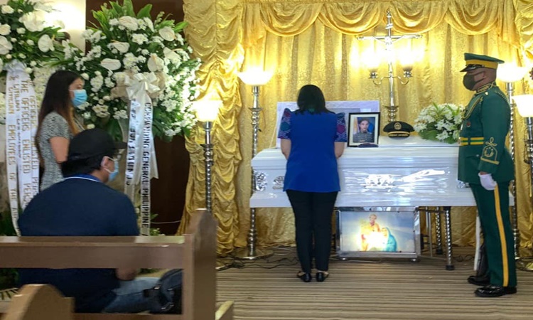 Leni Robredo Visits Wake Of Slain Army Intel Officers In Sulu Shooting