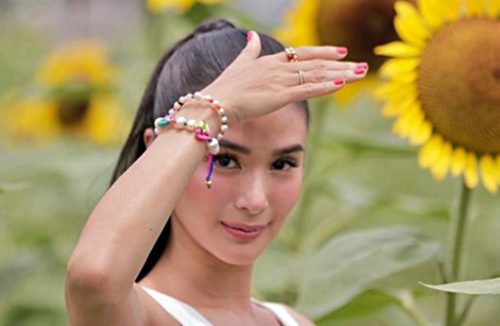 Heart Evangelista Bares Her Back In This Beach Photo