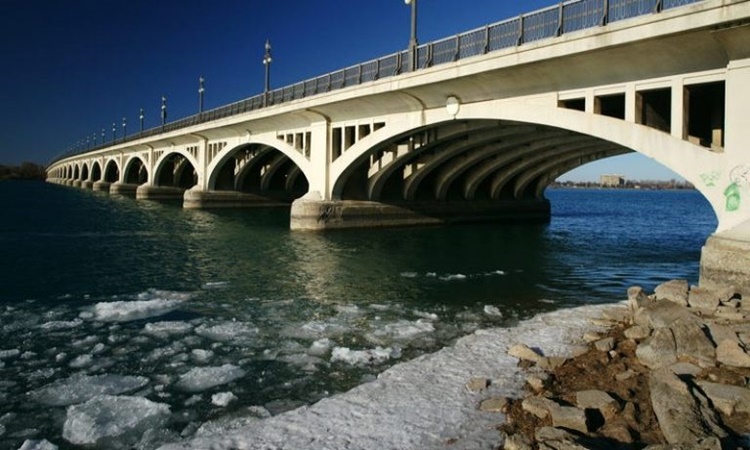 MacArthur-Bridge
