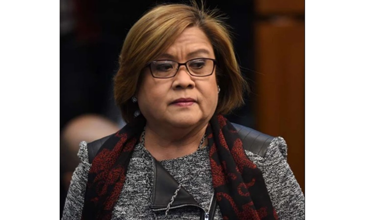 Manila Bay 'White Sand' Project: Roque Responds To De Lima's Criticism