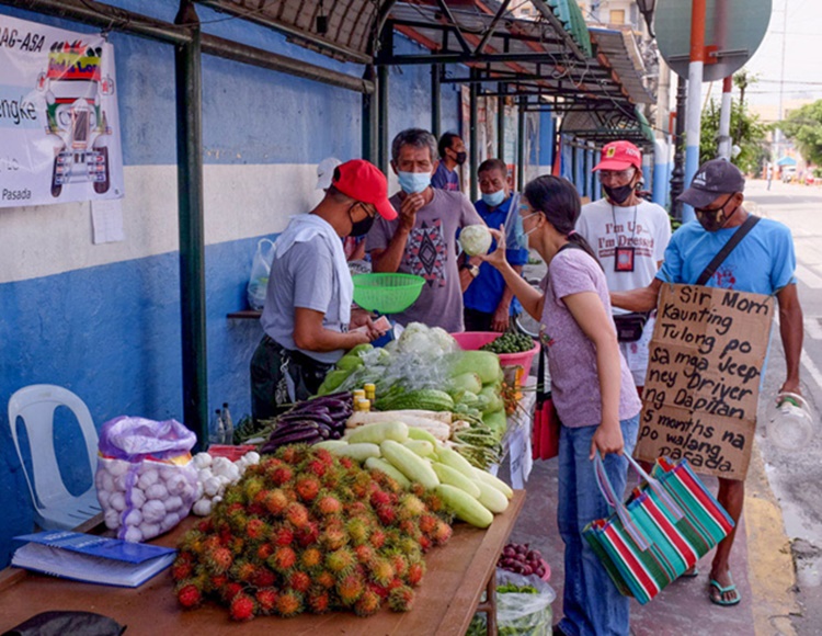 Jeepney Drivers Start to Sell Vegetables Due to Months of “Tigil Pasada”