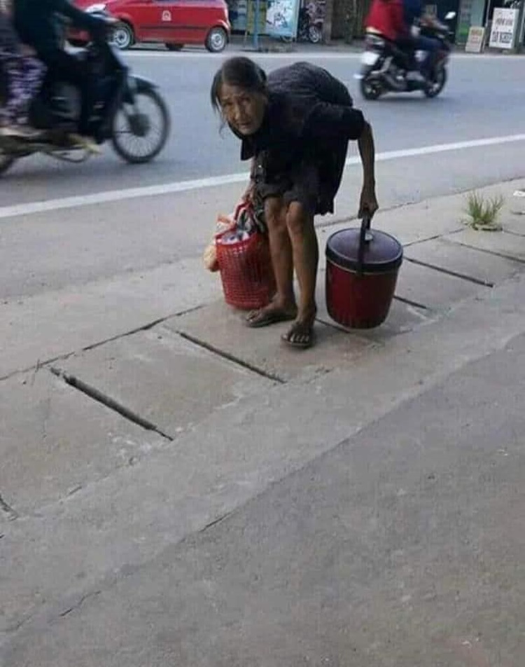 Heartbreaking Photos of Elderly Woman Selling Puto Despite Old Age Goes ...