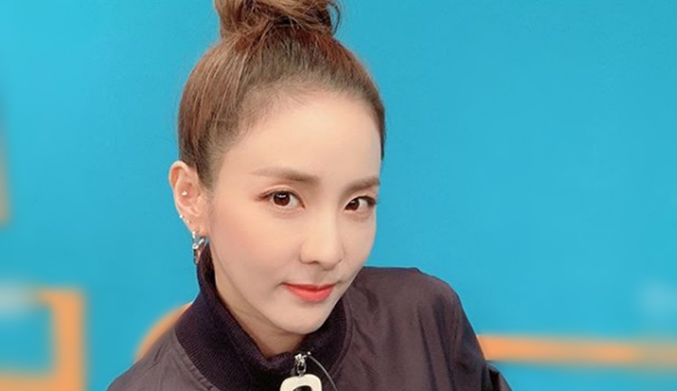 Sandara Park Celebrates Her 900k Youtube Subscribers