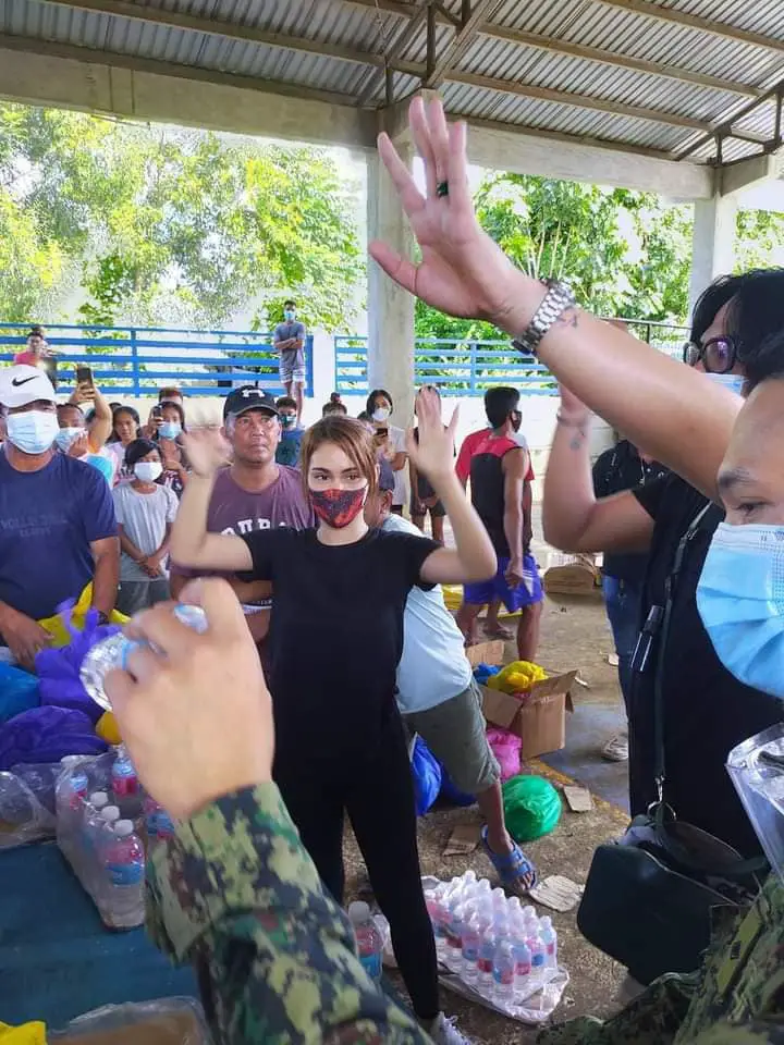Ivana Alawi Visits Cagayan, Isabela to Bring Goods to Ulysses Victims