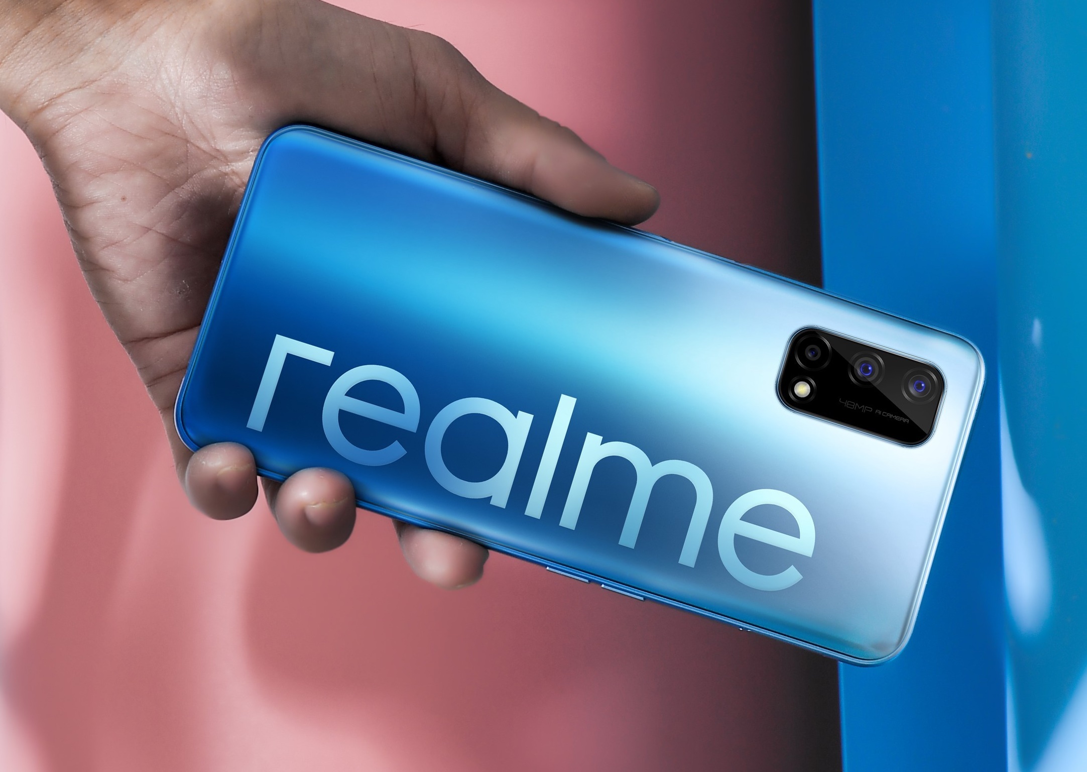 Висит на заставке realme