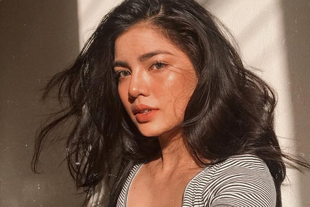 Jane De Leon Poser