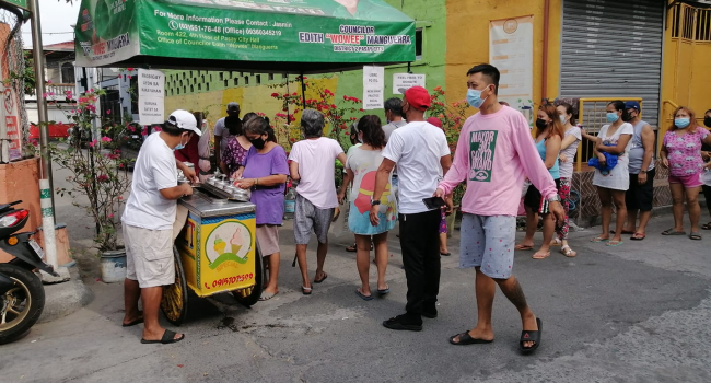 Sorbetes Vendor Lauded For Giving Free Ice Cream At Community Pantry