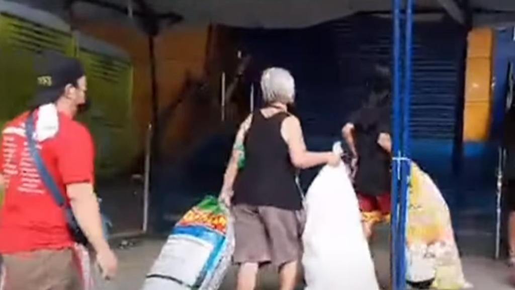 Community Pantry Collects Trash