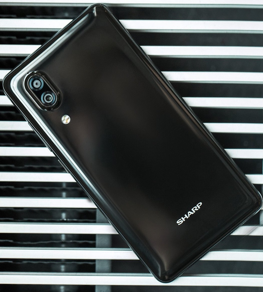 Custodia Caseroxx A Libro Per Sharp Aquos C10, Finta Pelle Nera, Con Slot Porta Carte E Chiusura Magnetica, Supporto Per Video
