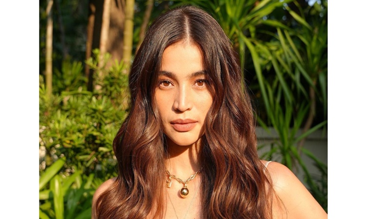Anne-Curtis