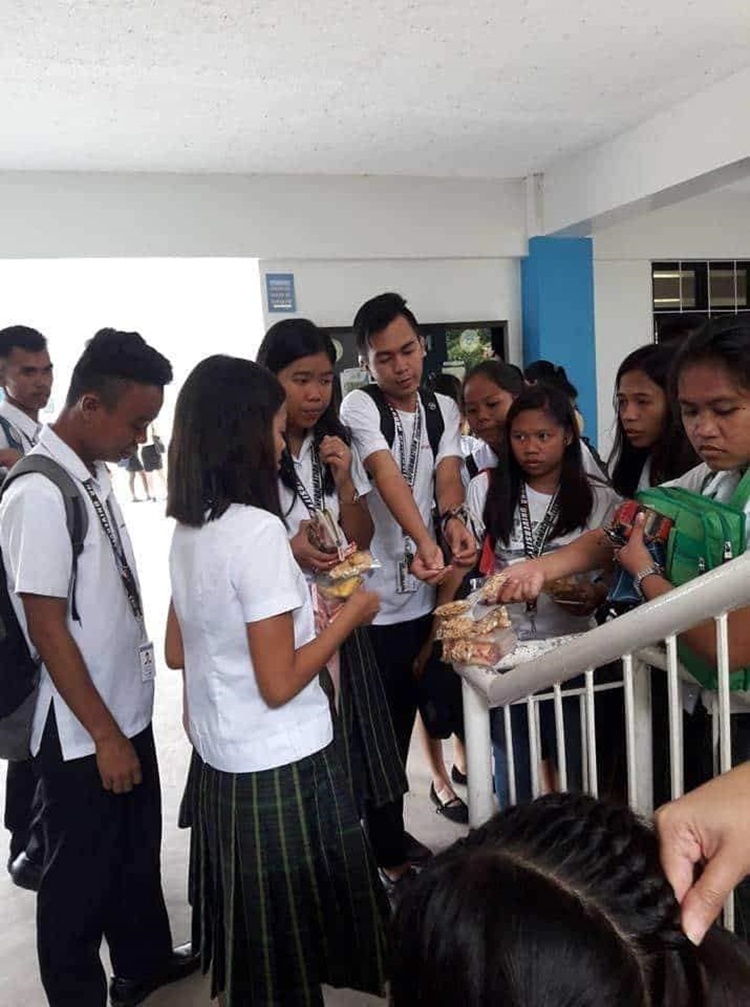 Lady Student Selling Chicharon & Snacks Finally Graduates From College