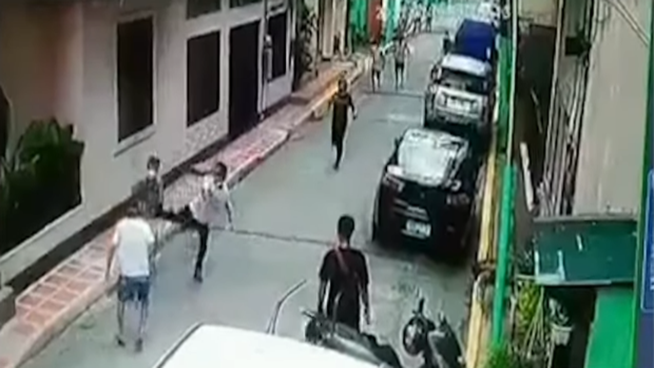 Escaping Thief Gets Spinning Back Kick from Alias “Jackie Chan” in Manila