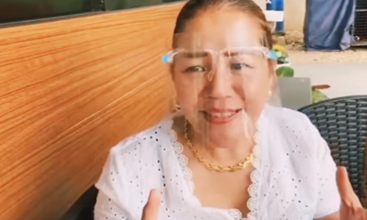 Viral Lady Customer